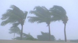 Video. Cyclone batters Oman