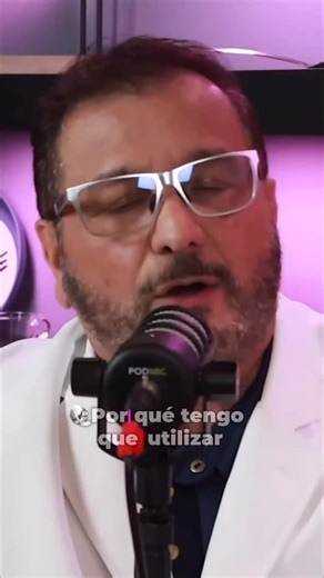 La menopausia no es solo una etapa… es un cambio profundo en el cuerpo y en la mente. En este episodio de Sofocones Podcast, el Dr. William Ruiz explica por qué es importante utilizar la hormona exacta que el cuerpo producía de forma natural, para mantener estabilidad, claridad mental y bienestar. Un enfoque que busca cuidar la raíz del problema, no solo los síntomas. Disponible junto a la Dra. Mariela en YouTube, Spotify y Apple Podcasts. | Marie Compounding Pharmacy