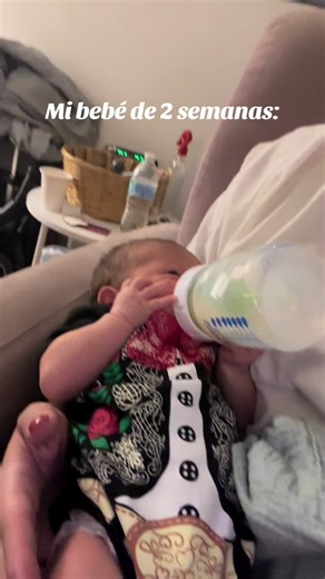 Cada dia me sorprende más 😂😂 desde las 2 semanas de nacido ya agarraba su bibi 😱 #bebe #reciennacido #newborn #matilda #autosuficiente #broma #biberon #lactanciamaterna