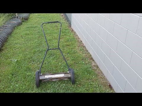 Craftsman Quiet Cut 18 manual push lawn mower, Reel Mower, circa 1990, in operation, still works!!