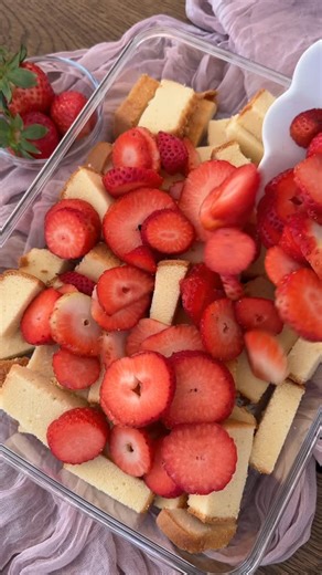 Marcela Jackson on Instagram: "Easy Strawberry Shortcake The Sara Lee pound cake was my favorite growing up! Ingredients Pound cake Strawberries Strawberry glaze Cool whip Layer your ingredients Serve and enjoy! #strawberryshortcake #easyrecipes #nobakedessert #simplerecipe #hosting #dessertideas"