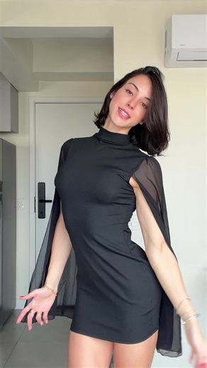 Os vídeos de Bella Longuinho (@bellalonguinho) com Biquini Cavadinho - Mc Kevin O Chris & MC Vitinho Avassalador & DJ CZ