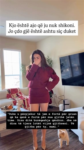 CLASS MAGAZINE on Instagram: "Beatrix Ramosaj ka ndarë së fundmi me ndjekësit një moment të rrallë, të ndjerë dhe larg filtrave që zakonisht shoqërojnë rrjetet sociale. Në një video të publikuar prej saj, këngëtarja shfaqet teksa bëhet gati: në fillim kërcen pak, si një përpjekje e vogël për të mbajtur ritmin e ditës, por pak sekonda më pas shpërthen në lot. Mbi video është shkruar: “Kjo është ajo që ju nuk shikoni. Jo çdo gjë është ashtu siç duket.” Një fjali që e vendos menjëherë në kontekst a