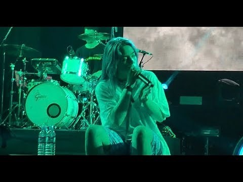 Billie Eilish - Ocean Eyes (Live 2018)