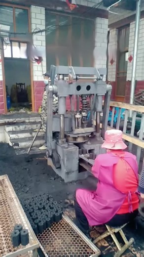 Hydraulic Carbon Powder Forming Machine Explained