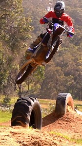Crash testing my @alpinestars Tech Air 5 plasma 😬 Link in profile for full video 🌏 @pod_active @alpinestarsadventure @motulaus @pirellimotoaus @akrapovic @yamahamotoraus | Motology Films