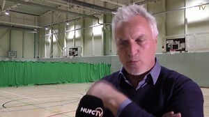 🇫🇷 David Ginola was back on Tyneside today to support an initiative that sees the Newcastle United Foundation deliver CPR training to schoolchildren. In 2016, he endured a near-fatal cardiac arrest, collapsing during a charity football match, but has now fully recovered. 👉 https://www.nufc.co.uk/news/latest-news/david-ginola-back-on-tyneside-to-join-newcastle-united-foundation-close-to-home/ | Newcastle United