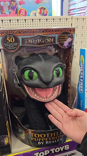 Toothless Toy Reaction to Funny Sound