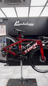 The perfect pair. Princeton CarbonWorks PEAK 4550 #trek #bicycle #bicycleassembly #bike #v2bike | V2 Bike