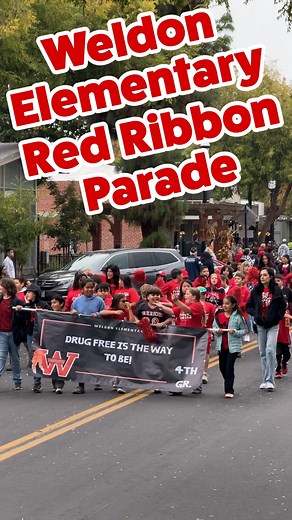 ❤️ CUSD IS DRUG-FREE! Red Ribbon Week, celebrated each October to encourage awareness and prevention of drug use, is here in Clovis Unified! To kick off the week, Weldon Elementary put on their annual Red Ribbon Week parade through Old Town Clovis. Joined by the Clark Intermediate and Clovis High marching band and color guard, cheerleaders, local first responders and other local organizations, students encouraged the community and their peers to live a drug-free lifestyle! #WhereTraditionInspire