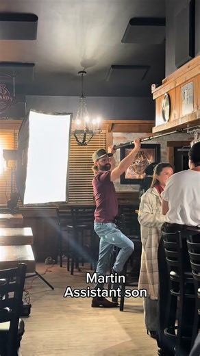 BTS du vidéoclip 🎬 Édition rôles officiels (et non officiels)💨 From singer to scenarist, drummer to bartender and guitarist to sound assistant, we do it all on set! | Blue Ridge Band