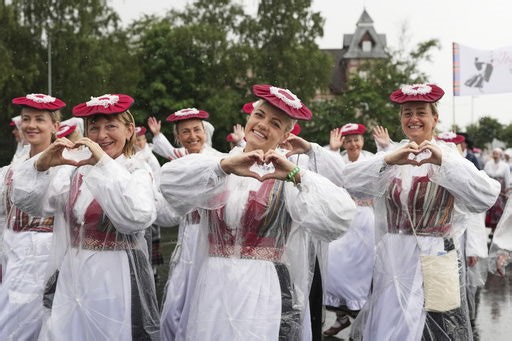Thousands of voices unite in song at traditional choir festival celebrating Estonia's culture