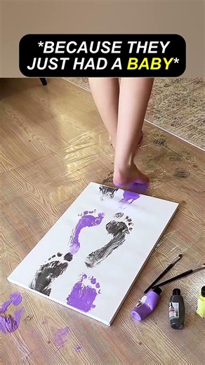 Baby's first steps on a painting ❤️