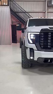 200’s are in. #aitp #skippedlunchforthis #whatinjectorlimit #exergyperformace #Americatothefront | All In Truck Performance