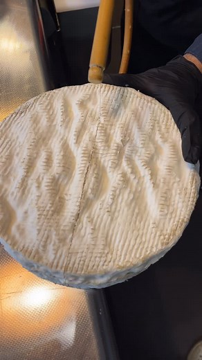 73 reactions | Der findes brie… og så findes der Brie Dongé med...