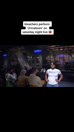 big day in bleachers history. keeps getting taken down from youtube so both full performances are gonna live on tiktok :) here’s chinatown 🍅 #bleachers #saturdaynightlive #snl #chinatown #ttsoosn #jackantonoff #claud #bludetiger @claud @Blu DeTiger
