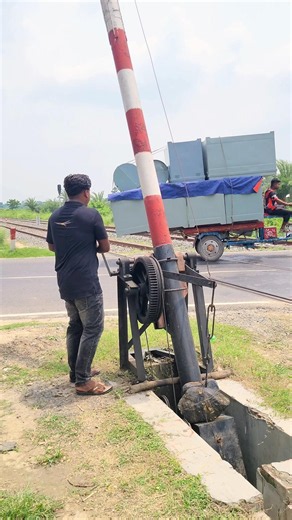 Hand operated rail crossing system at work. #shorts #railway #railgate #railroad #foryou