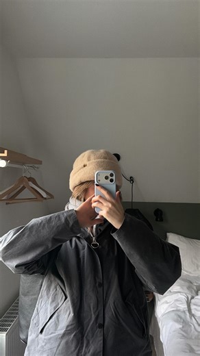 Jemima Grace on Instagram: "A gorgeous start to the year ✨🕵️🤍 #resetroutine #dailyvlog #dayinmylife #corporategirl #london Credit to @gracebeverley for the set up of my day and my 2026 diary @theproductivitymethod"