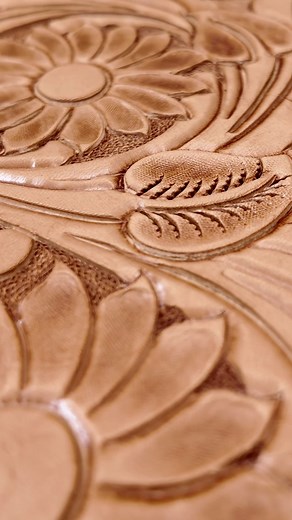 Sunflower Tooling🌻 What's your favorite tooling pattern? #circley #circleysaddles #handmade #handtooled #sunflowertooling #saddlemaking #leatherwork #leathertooling | Circle Y Saddles
