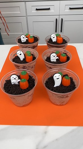 6.6M views · 23K reactions | Easy Halloween Treat #reel #reels #viralreels #reelsviral #viral #fyp #foryou #Halloween #dessert #candy #cooking #baking #easyrecipes #yum #food #foodie #wow #omg #kawaii #cute | Elaine Carol’s Kitchen | Facebook