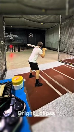 Amature vs 100mph pitching machine 🤯