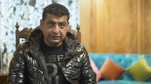 Bilal Ahmad Batku, owner of Mughal Sheraton Houseboat is a man who strives for nothing but the best for his customers. With an ambition to keep his 100-year-old family legacy at par with changing times, he brought broadband connectivity to Dal Lake, Srinagar - 5,194 ft. above sea level. Learn about Bilal’s journey of connecting Dal Lake to the world using the link https://bit.ly/3vUvAEr | Airtel India