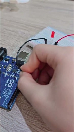 Arduino Breadboard LED Circuit / Beginner Electronics