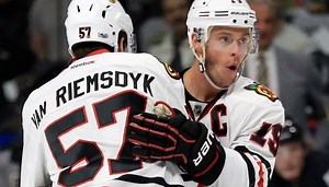 Blackhawks fall in season finale, draw Predators in first round