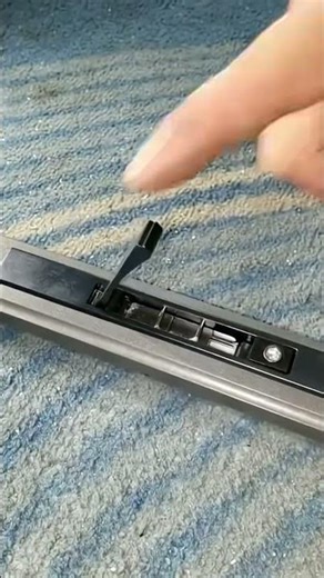 Installing a retainer on a wooden board for window support