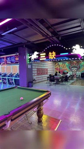 嚯！PARTYLIVE潮玩街区放大招！双人全天票79块不限时畅玩——极速赛马飙出肾上腺素，巅峰枪王扣动扳机爽到飞起，K歌之王麦克风一抓秒变演唱会！储物柜饮水机全免费，保管喝水两无忧！场地大得像迷宫，项目多到犯选择困难症！周销量翻倍不是吹，手快有手慢拍大腿！周末别躺平，来这儿当回快乐永动机！