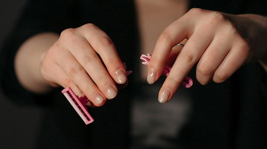 Waxing vs razor: Which hair removal method gives better results?