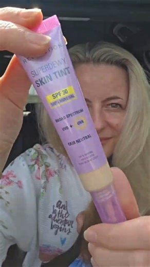 Not a foundation… but I like it 💧 Revolution Superdewy Skin Tint,review