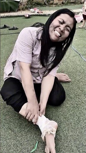 Heartbreaking Moment: Poor Woman Begging Falls on the Street 💔 #compassion #shocking