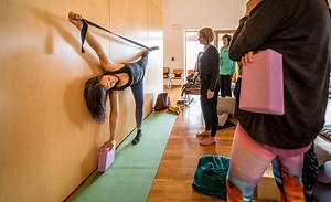 Yoga and Physical Therapy – What's the Difference?