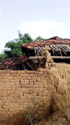 Old House in Village #oldhouse #villagelife #villagevlog #beautifulmoments