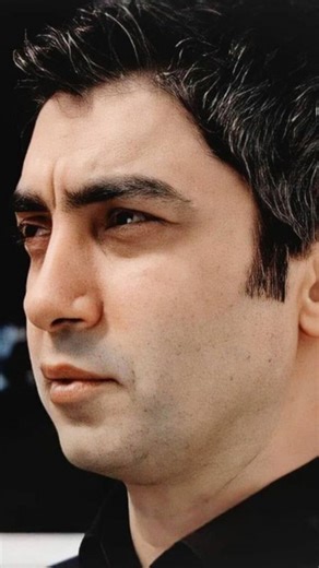 qashqirlar.twm on Instagram: "Instagram top sxema 📊: this educational Reel highlights an innovative green energy project in Japan. The video features footage of busy urban sidewalks in cities like Tokyo and Kyoto, with overlaid animations showing embedded piezoelectric materials in the pavement. As pedestrians walk, run, or jump, the surface slightly deforms, converting kinetic energy from footsteps into electricity via pressure on special crystals. Generated power lights nearby street lamps, p