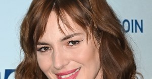 "Sexy et élégante" : Louise Bourgoin se dévoile en scandaleuse naked dress et sidère les internautes