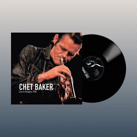 NEW ARRIVAL🤩Chet Baker - My Funny Valentine🎧 Chet Baker - Live in Bologna 1985 장르: 재즈 레이블: 드레퓌스 레코드 원산지: 프랑스 HD 바이닐 리마스터링 180g 오디오파일 초반 1000장 한정판, CD발매💥 ✨쳇 베이커의 전설, 1985년 볼로냐 실황판 "Live in Bologna 1985" 필립 캐서린(기타), 장 루이 라신포세(베이스)와 함께 트리오 편성으로 1985년 4월 20일에 이탈리아 볼로냐의 델레 셀레라지오니 극장에서 공연한 실황 레코딩이다 쳇 베이커는 드럼이 빠진 쿨 트리오 편성으로 'My Foolish Heart', 'But Not For Me' 그리고 그의 트레이드마크가 된 'My Funny Valentine'(노래하다 가사를 잃어버려 얼버무리듯 노래하지만...필립은 긴긴 즉흥 기타솔로로 대응한다)을 타고난 유혹의 힘으로 거의 무너지기 직전에도 그 매혹적인 매력을 발산한다. 베이커는 내면의 균