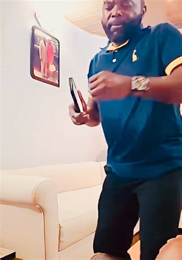 This song controls my legs ( Cette chanson contròle mes jambes) 🕺🕺🕺#africanrhythm #feelThemusic #culturalVibes