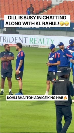Gill is busy chatting, King is busy in coaching.. 😁🔥 #gill #kohli #viratkohli #shubmangill