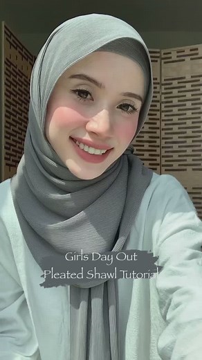 Step-By-Step Tutorial for Pleated Chiffon Shawl Styling