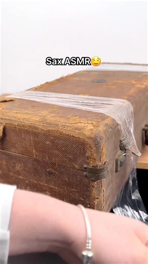 𝑴𝑮 𝑳𝒆𝒂𝒕𝒉𝒆𝒓 𝑾𝒐𝒓𝒌 on Instagram: "Premium Alto Sax Gig Bag in Crazy Horse leather with black nickel hardware and reinforced protection. Pair it with our Leather Neck Pouch for safe neck storage. #saxophone #altosax #saxgigbag"