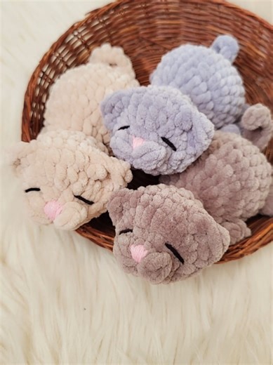 No-sew Crochet Sleepy Kitten 🧶 🐾 Easy & fast pattern Find it on Etsy ✨ #nosewcrochet #crochettok #crochetpattern #beginnercrochet #sleepykitten