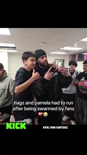 tiagz and pamela had to run after being swarmed by fans #tiagz #pamela