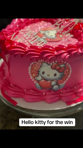 Hello kitty heart cake