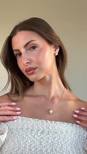 The necklace that works as hard as you do. 🤍 This pearl and diamond beauty transforms into three different looks, so you can go from casual to elevated without even thinking about it. We source our pearls from the world’s top farms. They are hand-selected by certified gemologists for exceptional luster, surface quality and nacre thickness. Basically, it’s the kind of piece you’ll reach for every single day and still be obsessed with years from now. Featured Here: ✨ Freshwater Pearl Gemini Multi