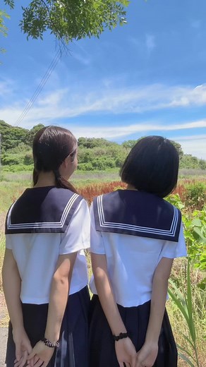 空の美しさと姉妹の仲良しな瞬間