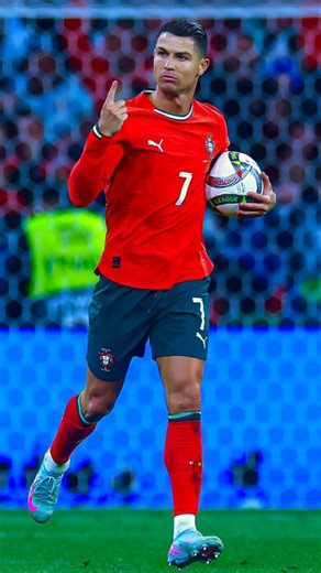 RK boss on Instagram: "Check out profile 😯🔥 1997년 개봉한 영화 Titanic은 잭과 로즈의 운명적인 사랑을 통해 비극 속에서도 오래 남는 감정의 깊이를 보여주는 작품입니다. 화려한 연출보다 인물의 감정에 더 집중한 제임스 카메론 감독의 스타일은 지금 다시 봐도 묘하게 가슴을 울리죠. 배가 침몰하는 장면이 아닌, 두 사람이 서로를 바라보던 순간들이 더 강하게 기억에 남는 영화이기도 합니다. 이 감정을 완성해주는 곡이 바로 셀린 디온의 *“My Heart Will Go On”*입니다. 처음 들으면 잔잔한데, 어느 순간 자연스럽게 가슴이 벅차오르는 느낌을 줍니다. 특히 후반부의 고조되는 보컬은 영화 속 잭과 로즈의 마지막 장면과 겹쳐지면서 괜히 마음이 서늘해지기도 하고요. 많은 분들이 “이 노래가 나오면 왜 그 장면이 자동으로 떠오르는지 모르겠다”고 말하는데, 그만큼 영화와 음악이 자연스럽게 얽혀 있는 곡입니다. 1998년 아카데미 주제가상을 비