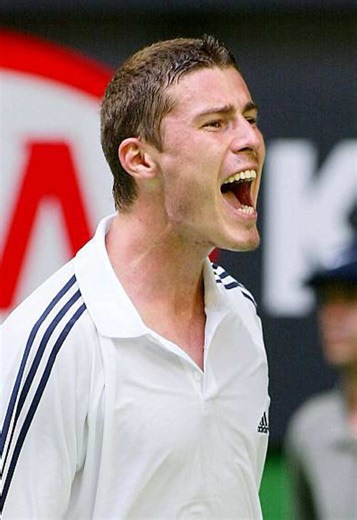 Marat Safin’s infamous players box during the 2002 Australian Open Final. Interesting commentary to go with it. Thomas Johansson defeated Safin 3-6 6-4 6-4 7-6(4). . . . . . . #australianopen #tennisvintage #maratsafin #thomasjohansson #tennishighlights