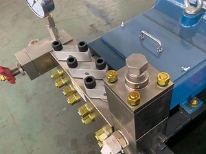 [Hot Item] Triplex High Pressure Piston Pump with 1000bar 132kw in Oilfield Injection